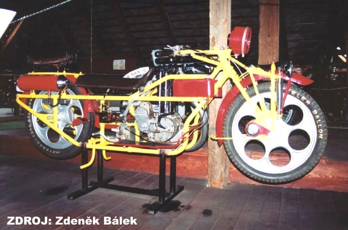 MUZEUM HISTORICKCH MOTOCYKL A EXPOZICE LOUTEK V ELEZN RUD