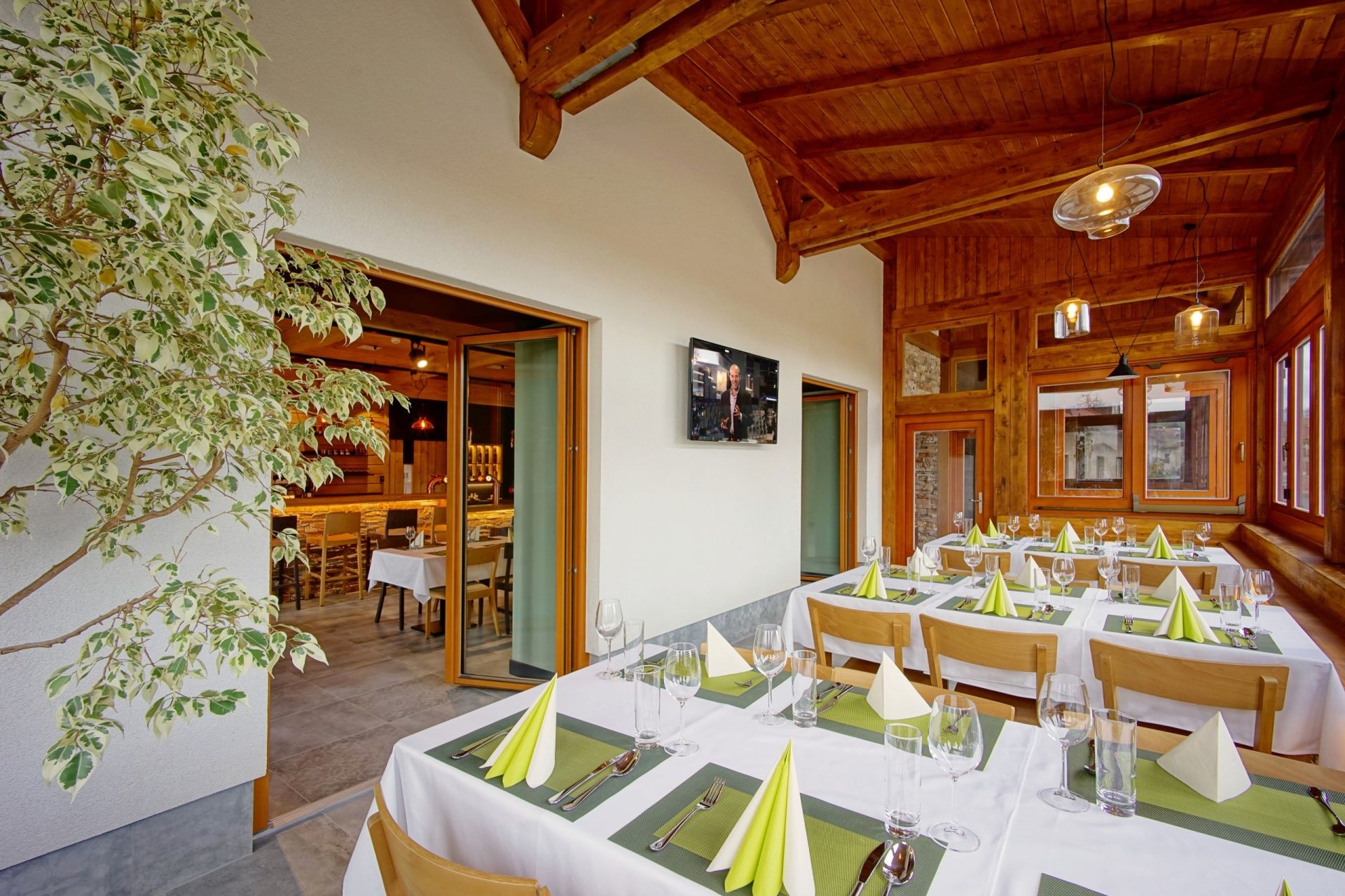 RESTAURACE A PENZION POD LPAMI - METYLOVICE